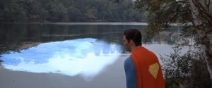 Superman gelant un lac entier avec son souffle dans Superman III.
