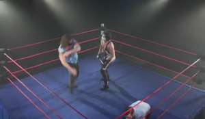 Contre Abyss dans une salle vide. Ça va pas débile la TNA!