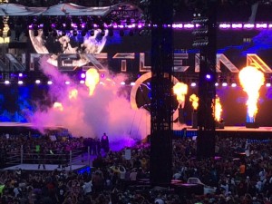 Deadman walking. The Undertaker s'apprête à monter dans le ring pour la 23e fois à Wrestlemania.