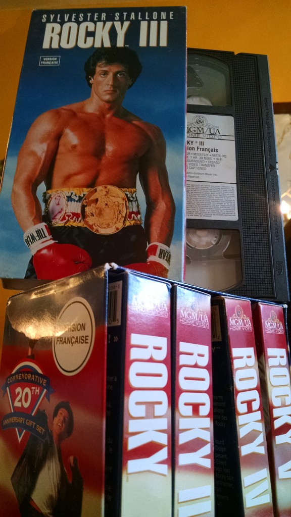 Ma VHS de Rocky III trônant au dessus de ses frères du même nom
