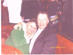 Mme Valois et Gino Brito en paix avec le passé et heureux de partager des beaux souvenirs.
