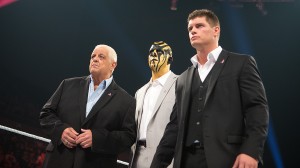 Dusty avec ses fils Dustin (Goldust) et Cody  photo: WWE