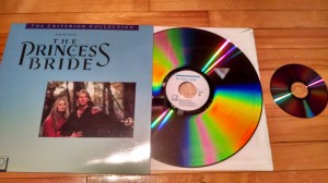 Comme vous pouvez le voir, à côté de son DVD, le Laserdisc est un monstre!