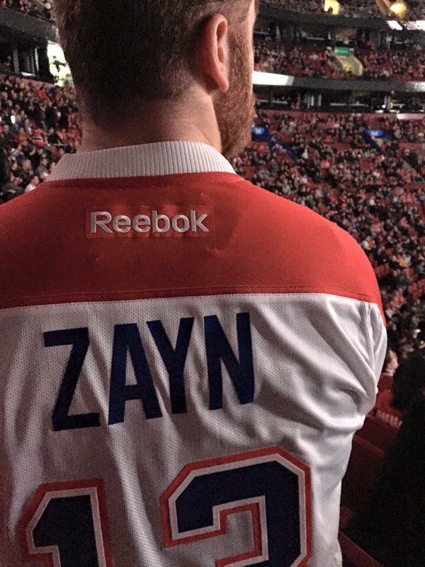 Zayn était un invité du Canadien hier soir et a fait une entrevue diffusé sur l'écran géant photo: Twitter de Sami Zayn