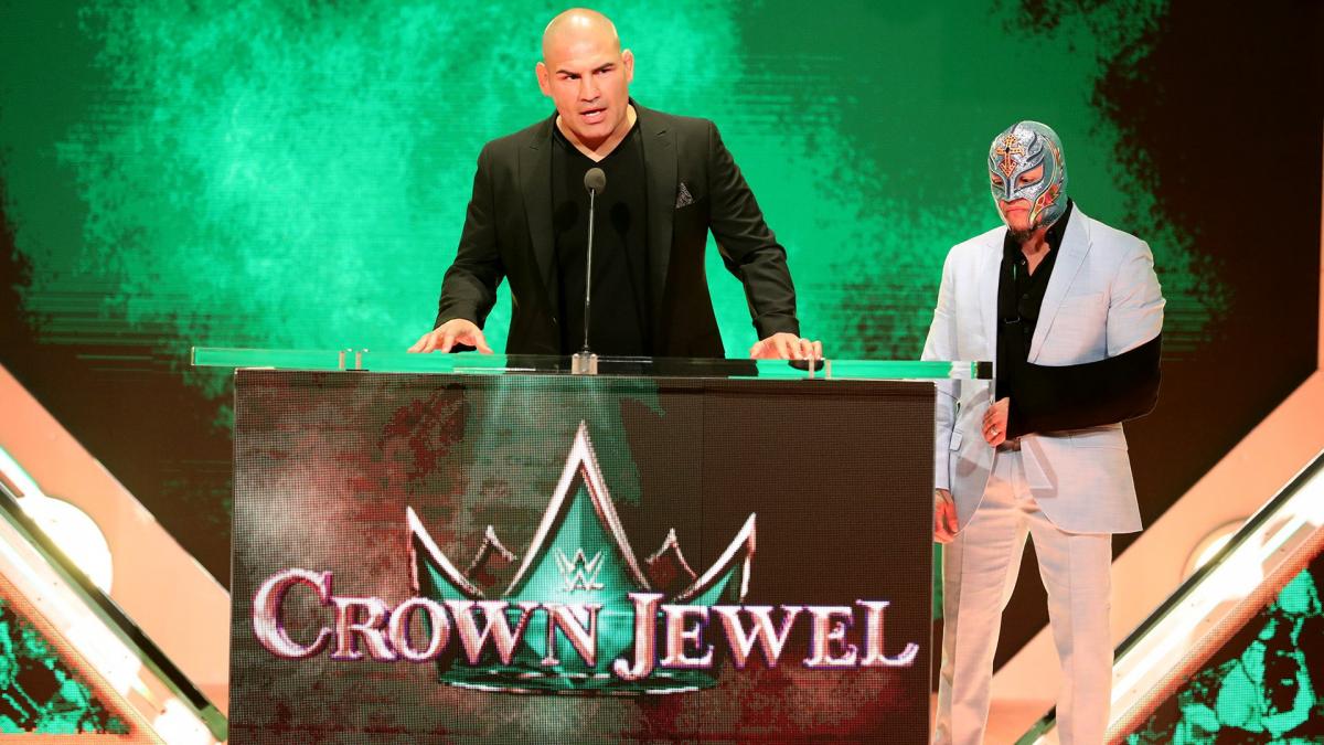 velasquez-wwe-mysterio