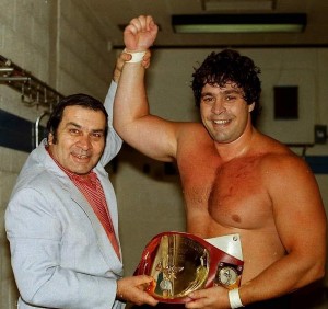 Régis Lévesque et le champion International Dino Bravo photo: Linda Boucher