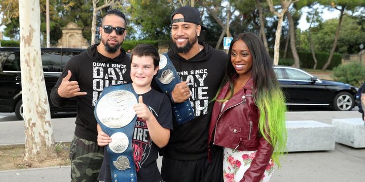 The-Usos-Naomi