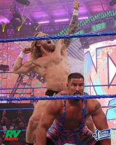 NXT: Tyler Bate et Bron Breakker rendent homage aux Steiner Brothers.
