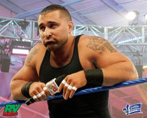 NXT: Tony D'Angelo montre sa frustration envers la foule.
