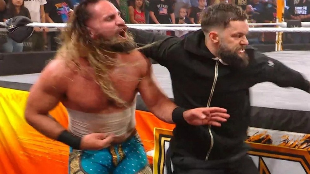 rollins attaque balor nxt