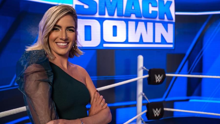 Une intervieweuse de la WWE donne un rein | www.Lutte.Quebec